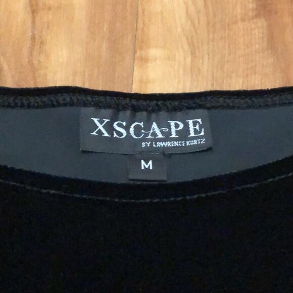 Xscape Black Velvet Top Size Medium - Picture 4 of 4